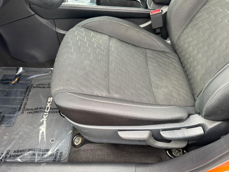 Nissan Kicks Vehicle Image 14