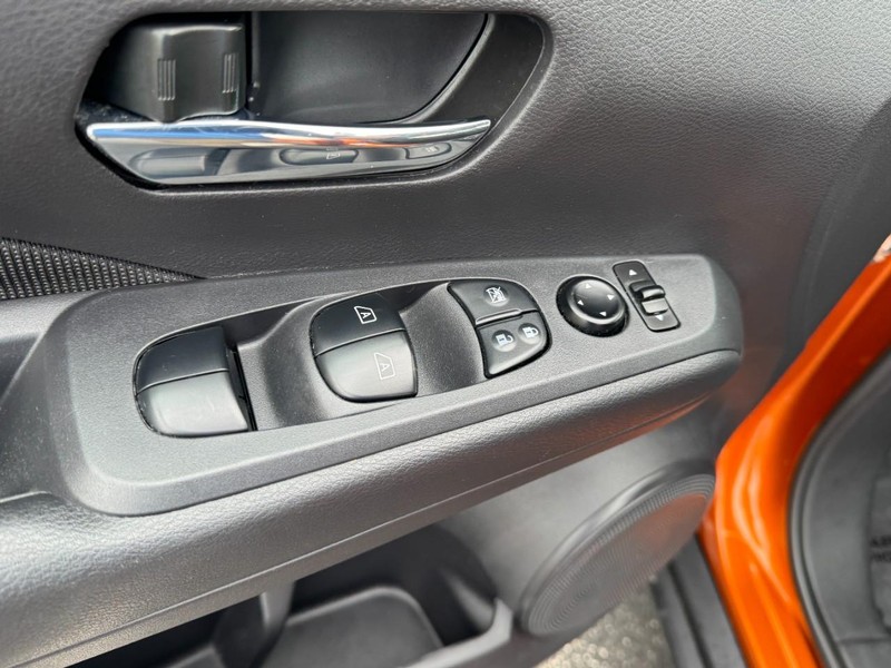 Nissan Kicks Vehicle Image 15