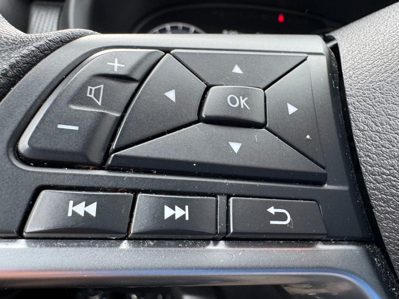 Nissan Kicks Vehicle Image 16