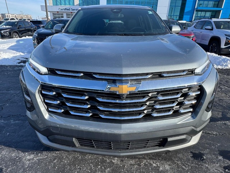 Chevrolet Equinox Vehicle Image 03