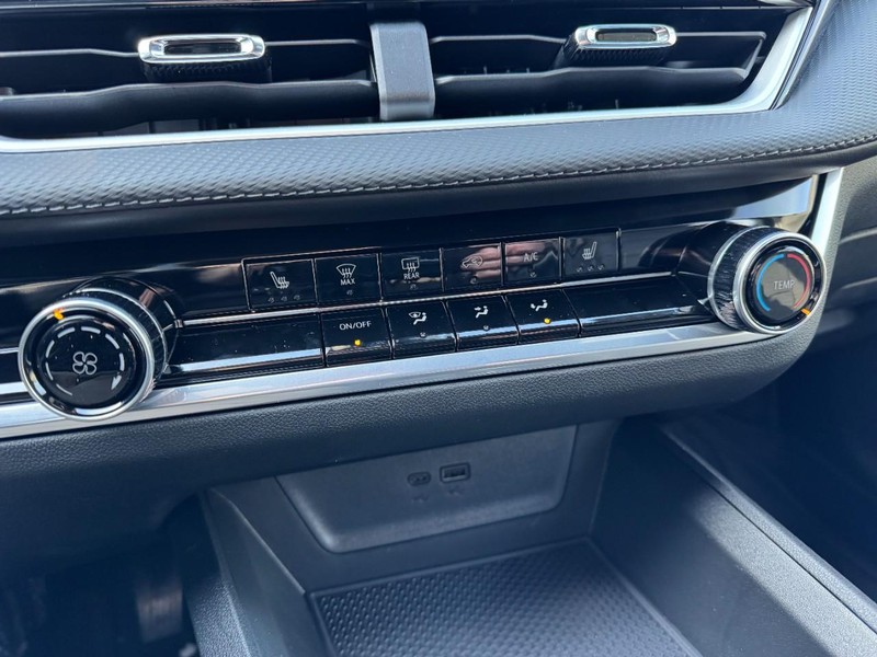 Chevrolet Equinox Vehicle Image 11