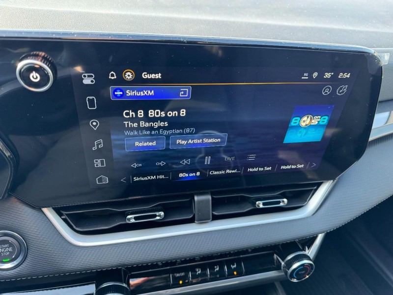 Chevrolet Equinox Vehicle Image 12