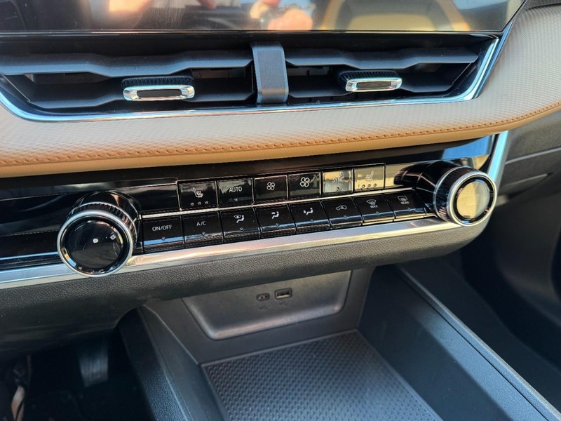 Chevrolet Equinox Vehicle Image 13