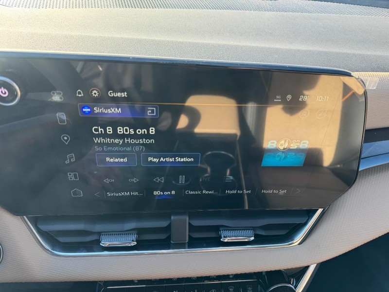 Chevrolet Equinox Vehicle Image 14