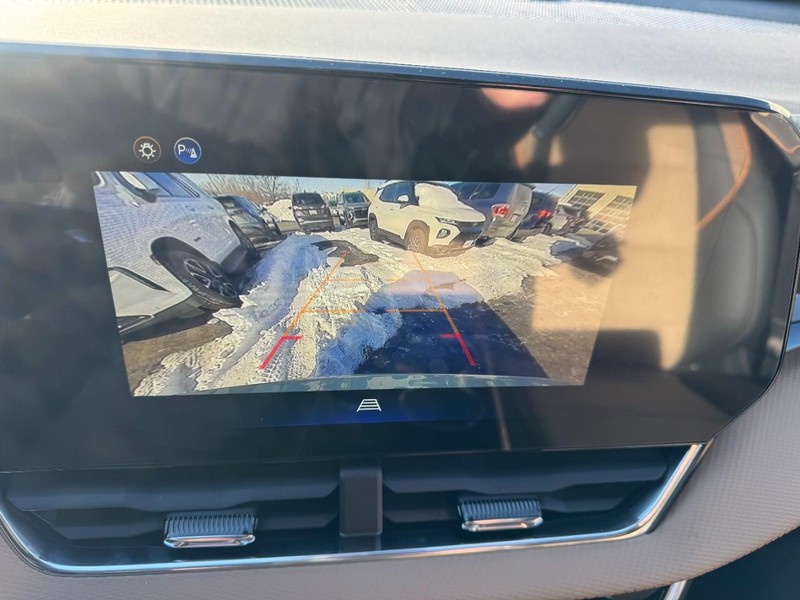 Chevrolet Equinox Vehicle Image 16