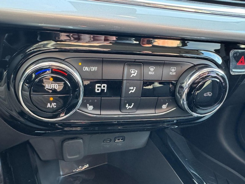 Chevrolet Trax Vehicle Image 12