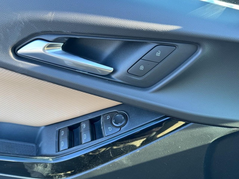 Chevrolet Equinox Vehicle Image 10