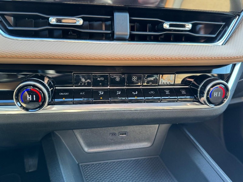 Chevrolet Equinox Vehicle Image 13