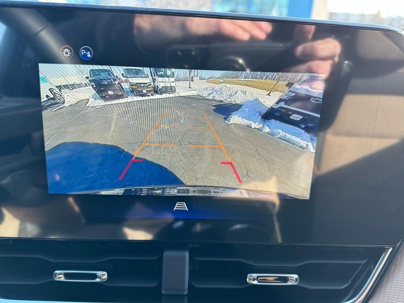 Chevrolet Equinox Vehicle Image 16