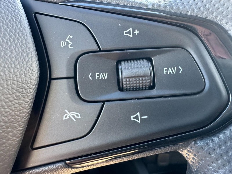 Chevrolet Trax Vehicle Image 12