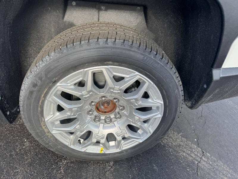 Chevrolet Silverado EV Vehicle Image 06