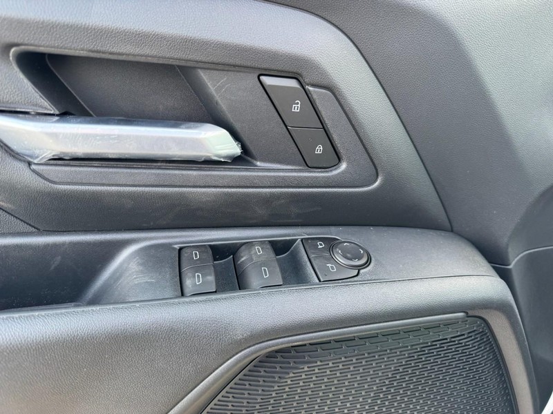 Chevrolet Silverado EV Vehicle Image 11