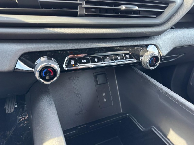 Chevrolet Silverado EV Vehicle Image 14