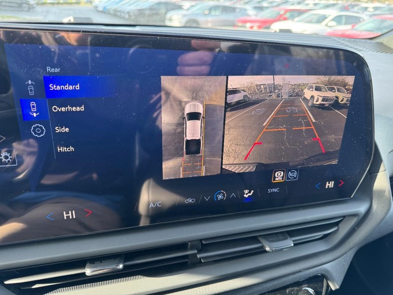 Chevrolet Silverado EV Vehicle Image 17