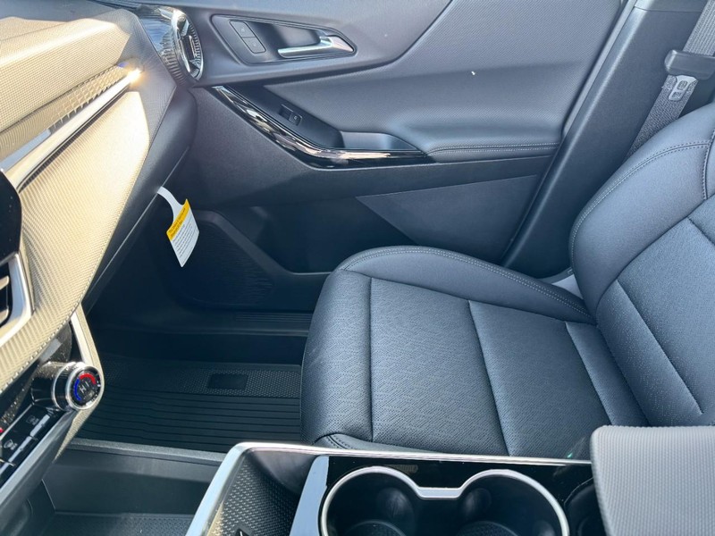 Chevrolet Equinox Vehicle Image 07