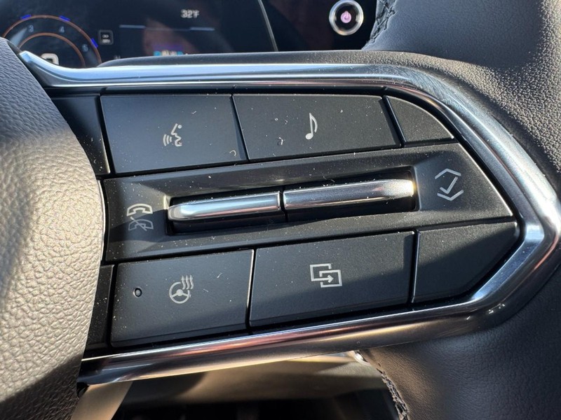 Chevrolet Equinox Vehicle Image 11