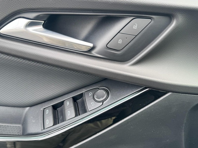 Chevrolet Equinox Vehicle Image 09