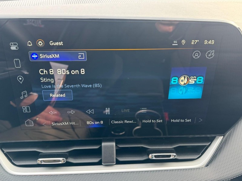 Chevrolet Equinox Vehicle Image 13