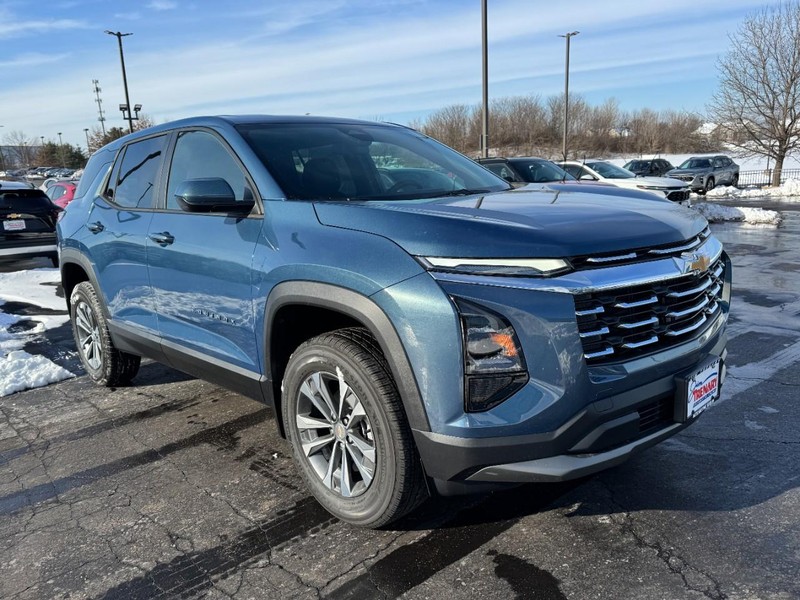 Chevrolet Equinox Vehicle Image 02