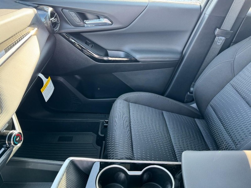 Chevrolet Equinox Vehicle Image 07