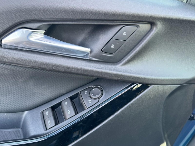 Chevrolet Equinox Vehicle Image 09