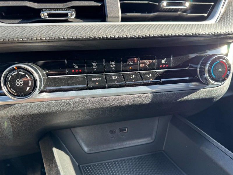 Chevrolet Equinox Vehicle Image 12