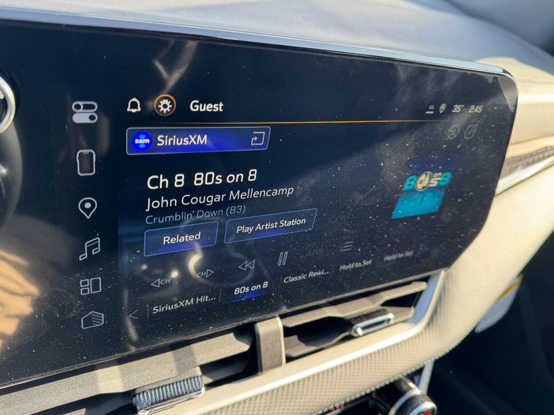 Chevrolet Equinox Vehicle Image 13