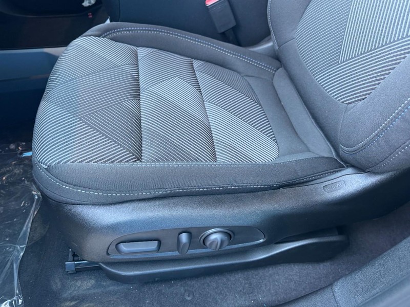 Chevrolet Bolt Vehicle Image 07