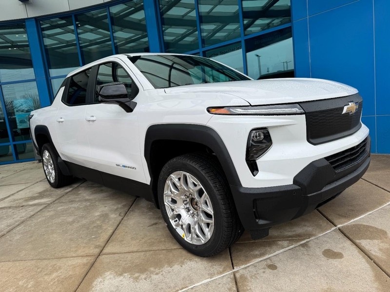 Chevrolet Silverado EV Vehicle Image 02