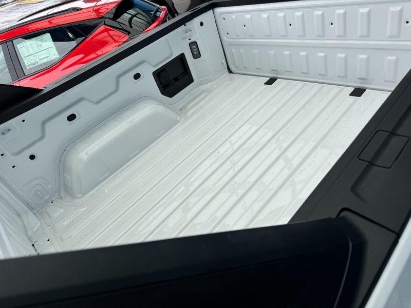 Chevrolet Silverado EV Vehicle Image 06