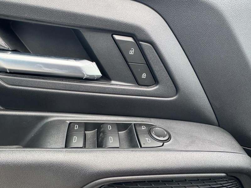 Chevrolet Silverado EV Vehicle Image 12