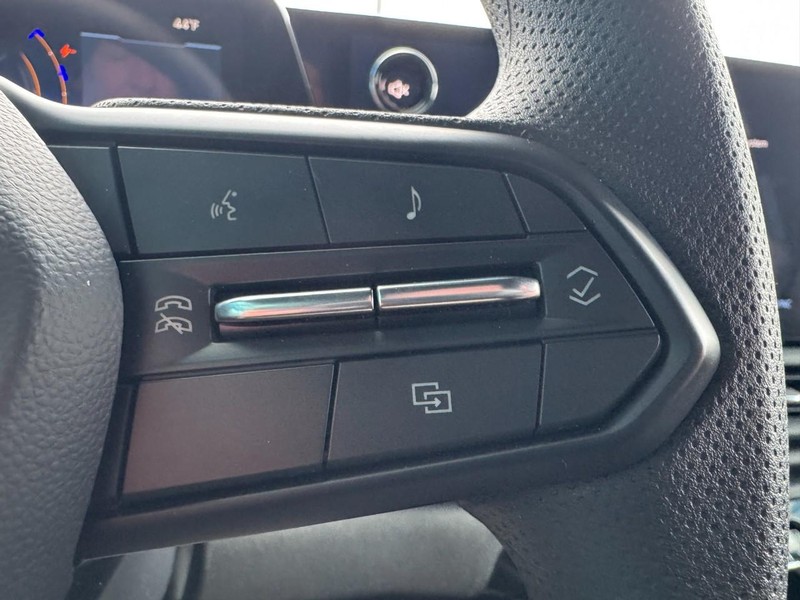 Chevrolet Silverado EV Vehicle Image 14