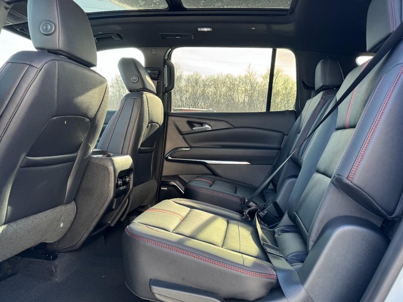 Chevrolet Traverse Vehicle Image 06