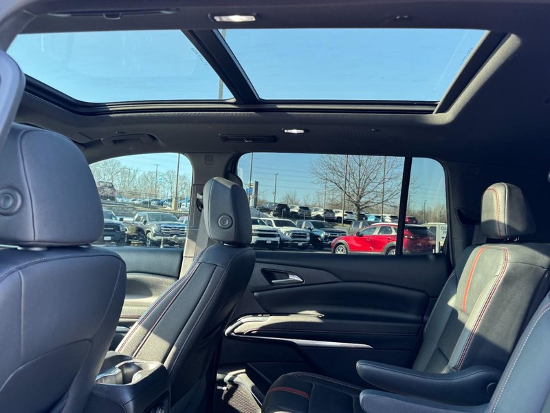 Chevrolet Traverse Vehicle Image 11