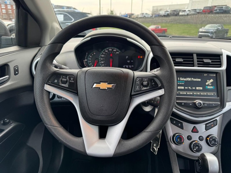 Chevrolet Sonic Vehicle Image 12