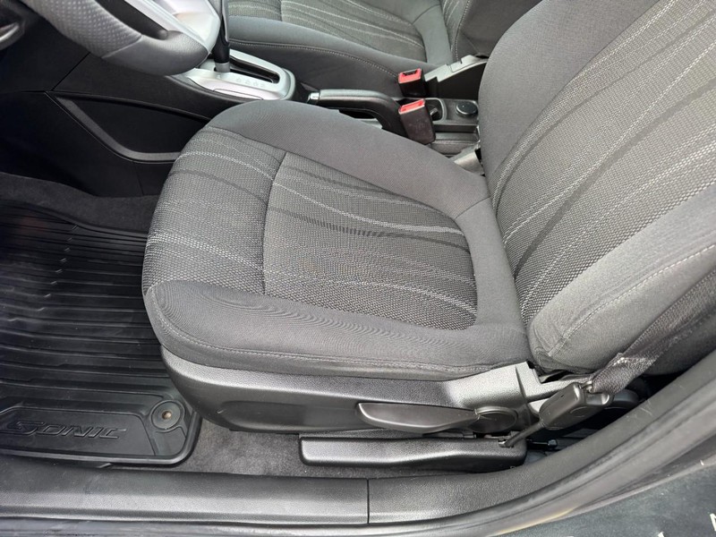 Chevrolet Sonic Vehicle Image 14