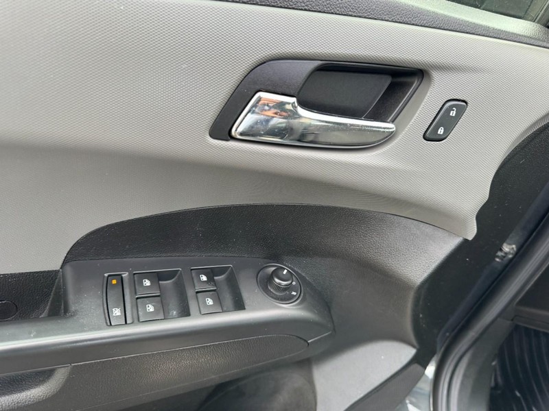 Chevrolet Sonic Vehicle Image 15