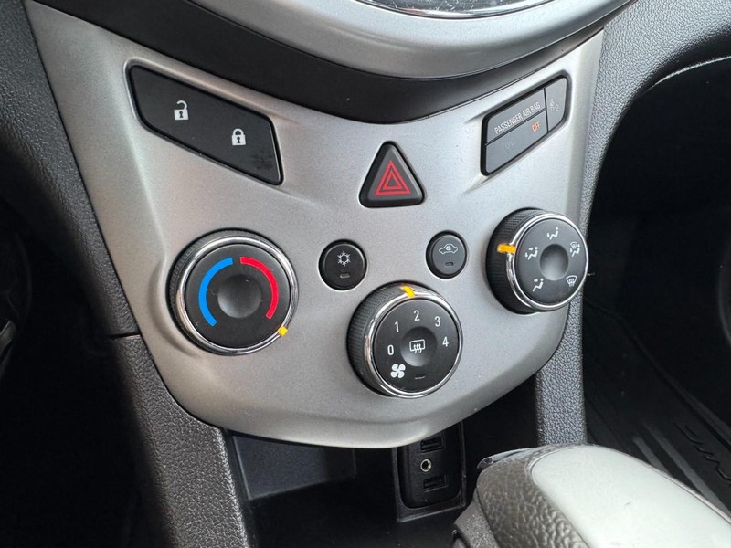 Chevrolet Sonic Vehicle Image 18