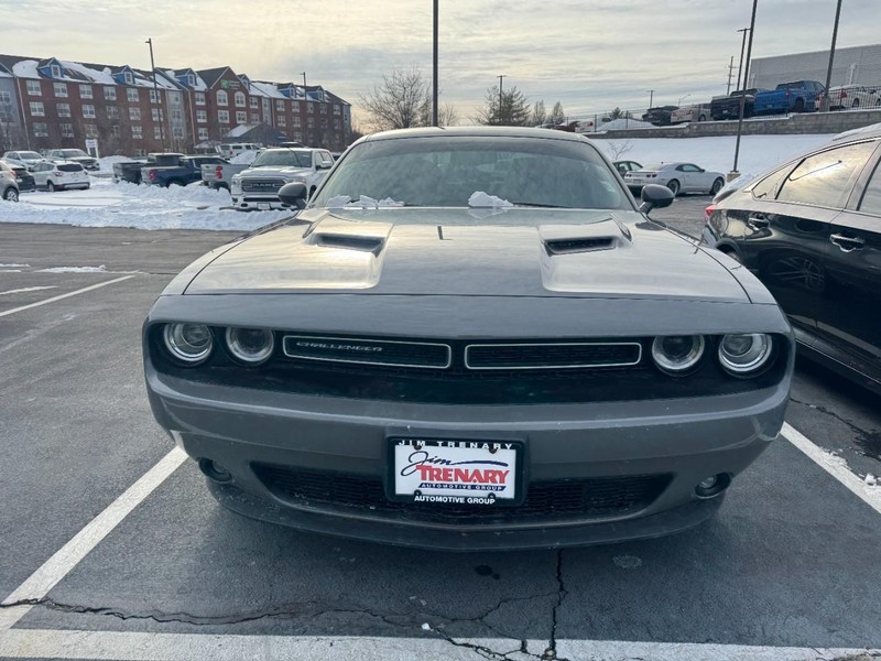 Dodge Challenger Vehicle Image 02