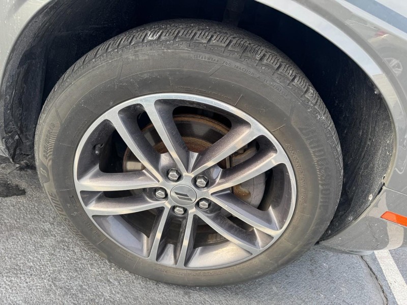 Dodge Challenger Vehicle Image 05