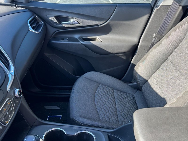 Chevrolet Equinox Vehicle Image 13