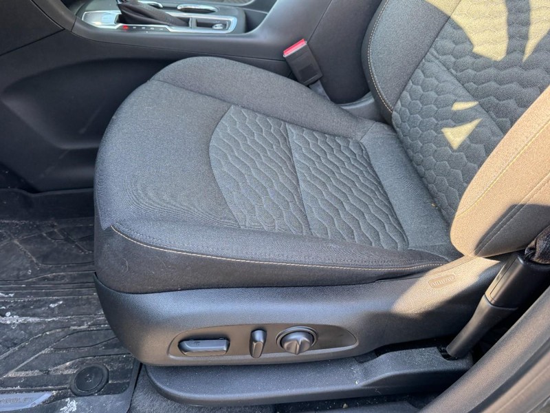 Chevrolet Equinox Vehicle Image 14