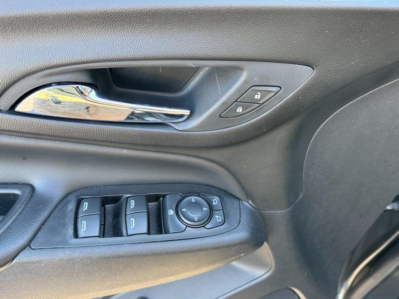 Chevrolet Equinox Vehicle Image 15