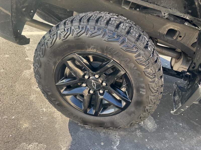 Chevrolet Silverado 1500 Vehicle Image 04