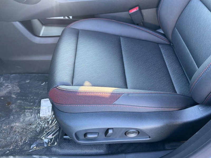 Chevrolet Equinox Vehicle Image 09