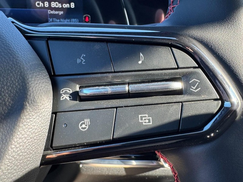 Chevrolet Equinox Vehicle Image 12