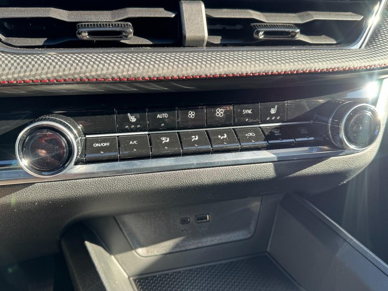 Chevrolet Equinox Vehicle Image 13