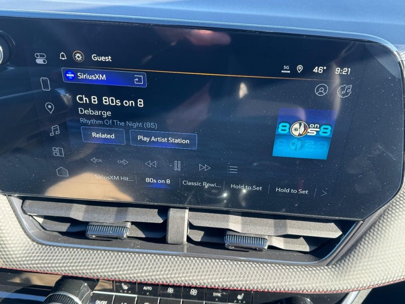 Chevrolet Equinox Vehicle Image 14