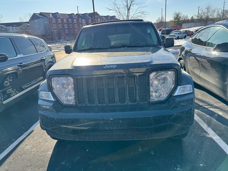 Jeep Liberty Vehicle Image 02