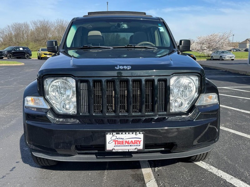 Jeep Liberty Vehicle Image 09